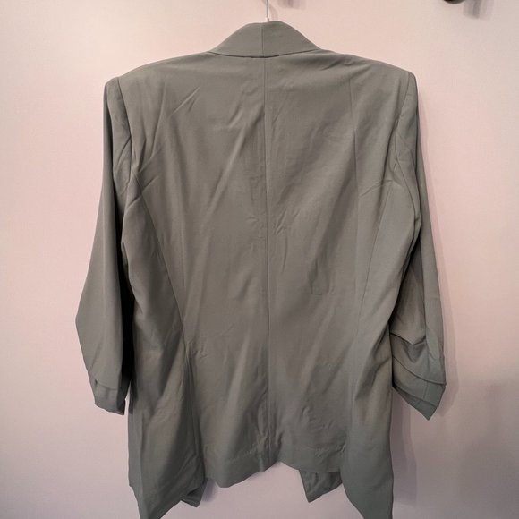 Lucca Lily Open-front blazer in sage - Picture 2 of 3